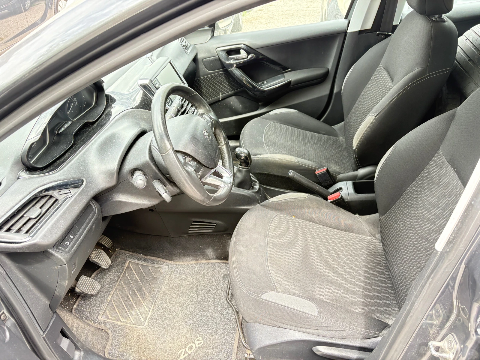 Peugeot 208 1.2i - изображение 6