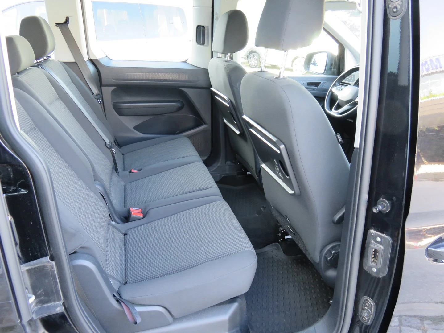 VW Caddy TDI 5 места - изображение 6