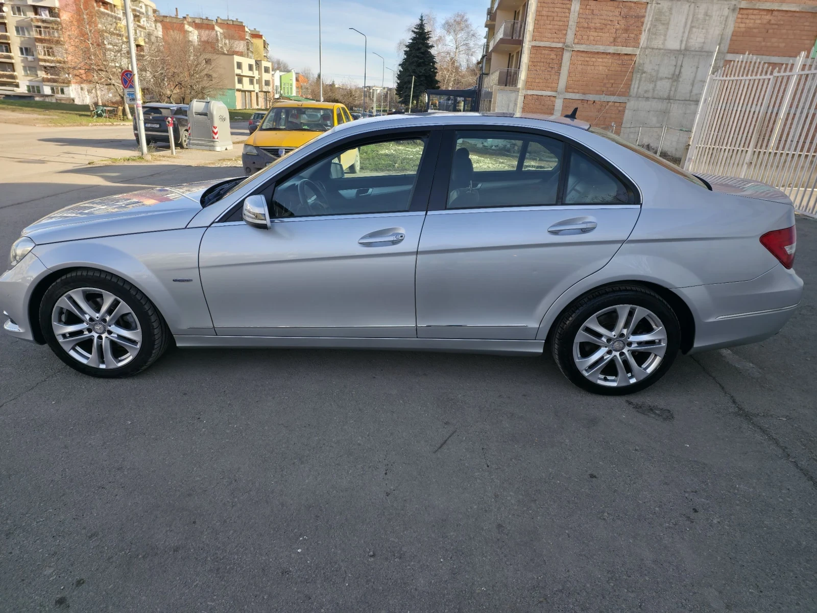 Mercedes-Benz C 220 170КС/НАВИ/КОЖА/ПОДГРЕВ/7G/КСЕНОН/ЛЕД/ - изображение 5