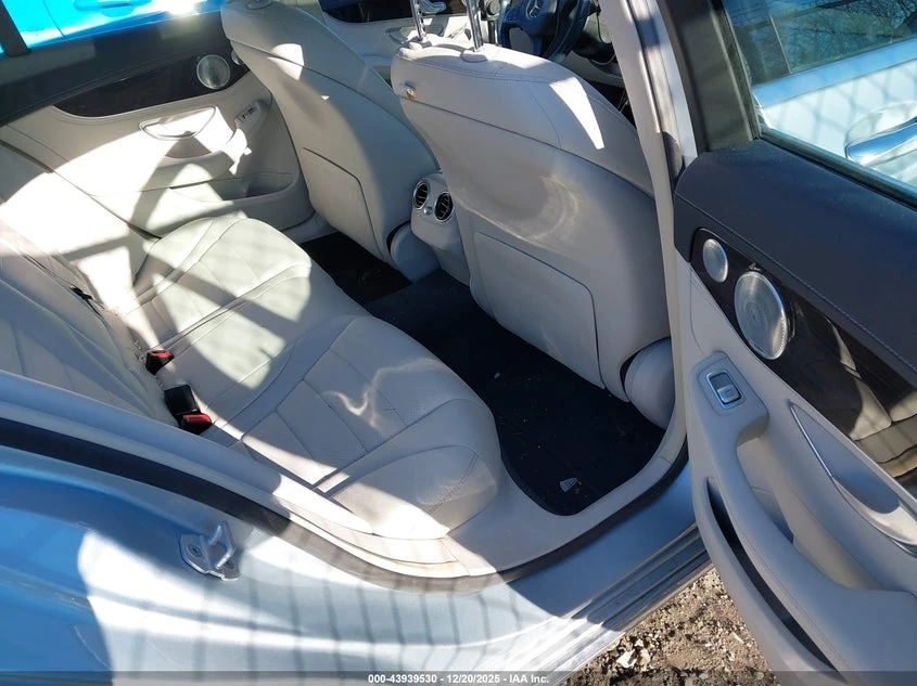 Mercedes-Benz C 300 2l Luxury 4Matic, снимка 9 - Автомобили и джипове - 54129015