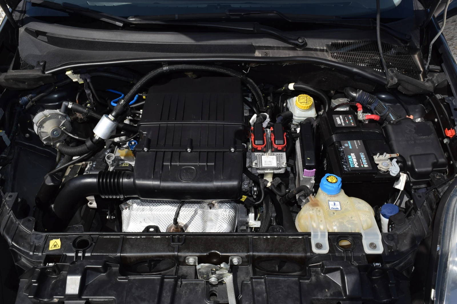 Fiat Punto EVO 1.4* 78 kc* ГАЗ, снимка 15 - Автомобили и джипове - 54225452