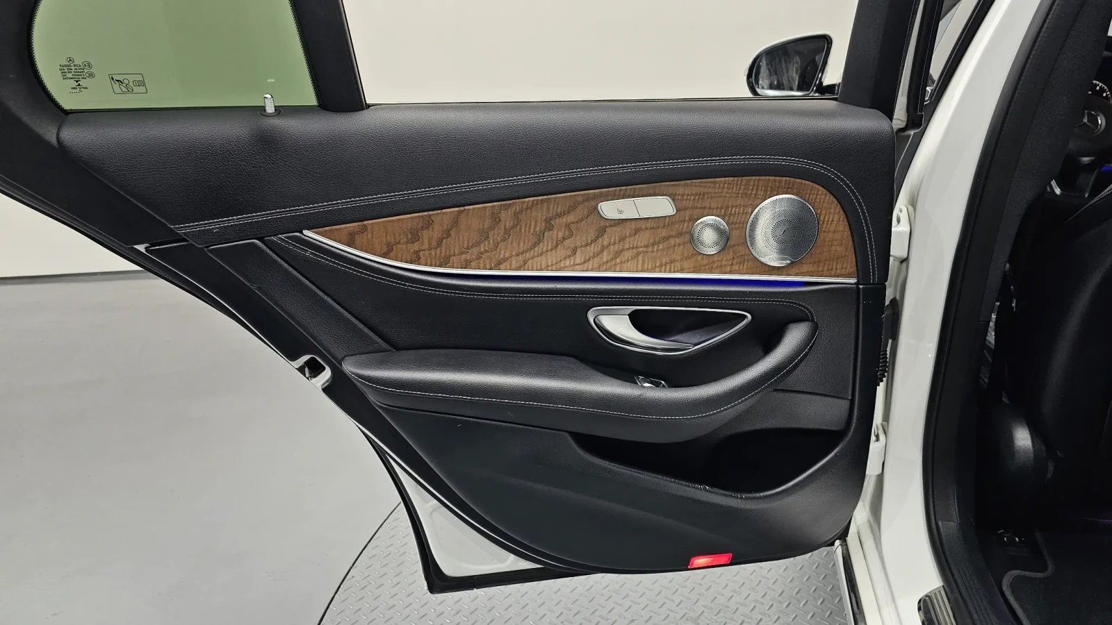Mercedes-Benz C 300 BURMESTER * 360 * HUD * Обдух/Подгрев, снимка 15 - Автомобили и джипове - 54763014