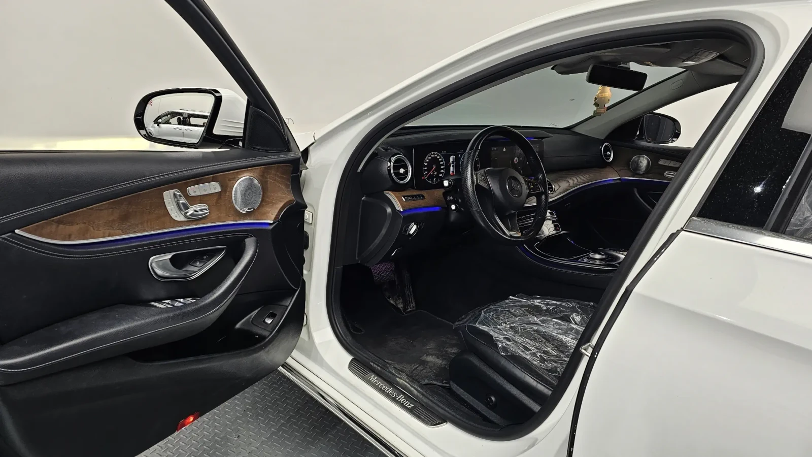 Mercedes-Benz C 300 BURMESTER * 360 * HUD * Обдух/Подгрев, снимка 7 - Автомобили и джипове - 54763014
