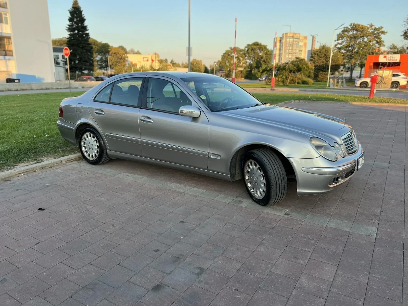Mercedes-Benz 220
