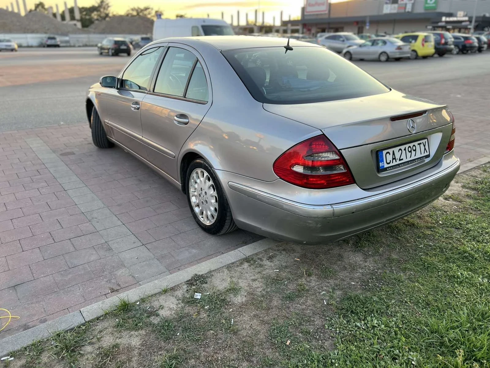 Mercedes-Benz 220, снимка 2 - Автомобили и джипове - 55084313