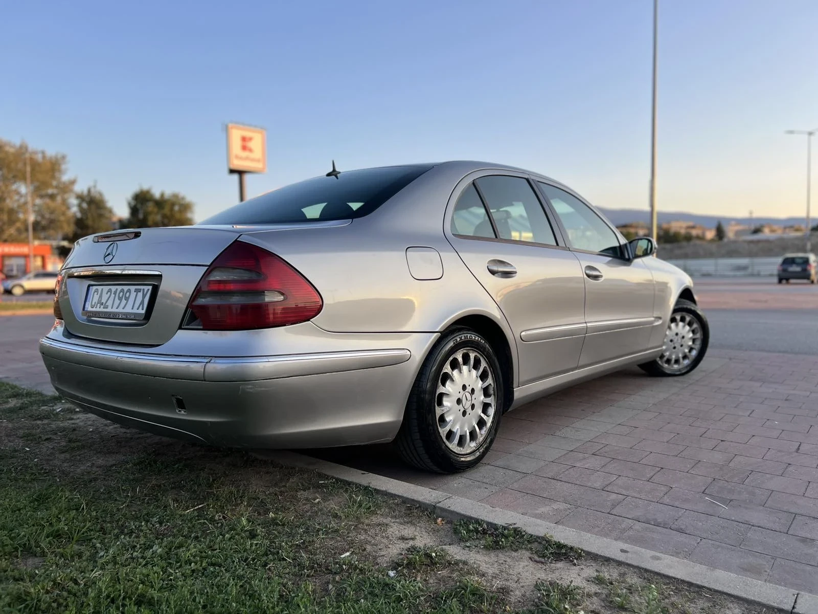 Mercedes-Benz 220, снимка 3 - Автомобили и джипове - 55084313