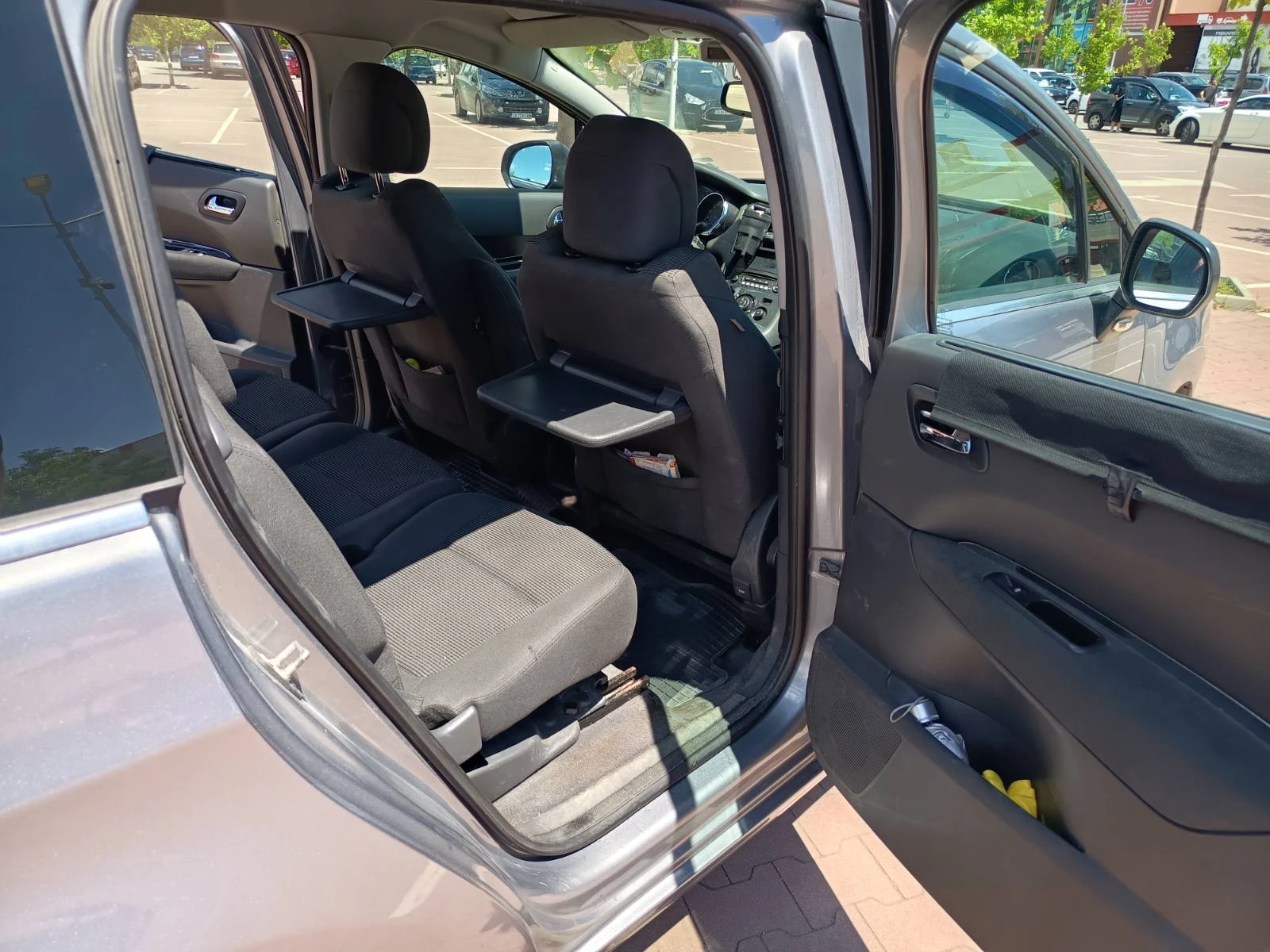Peugeot 5008 1.6 Blue HDi Facelift Euro6  , снимка 9 - Автомобили и джипове - 55391943