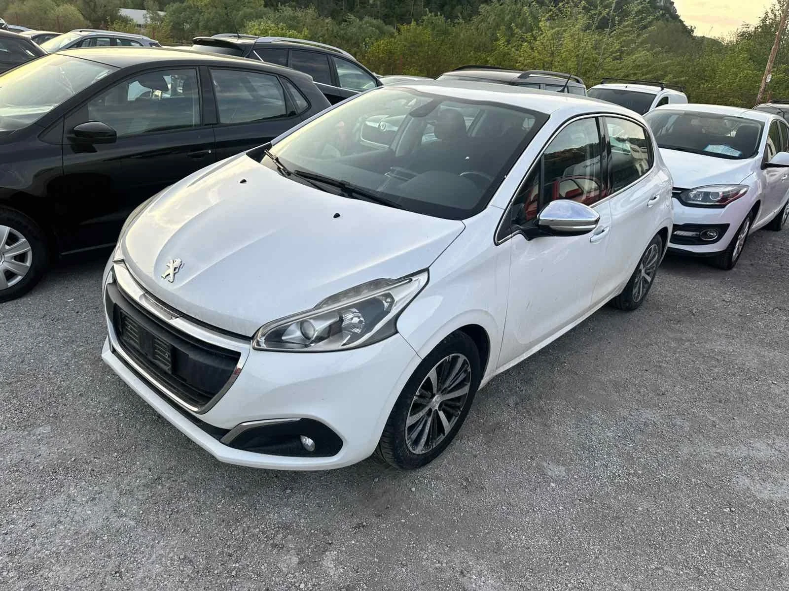 Peugeot 208 1.2, снимка 5 - Автомобили и джипове - 56591338