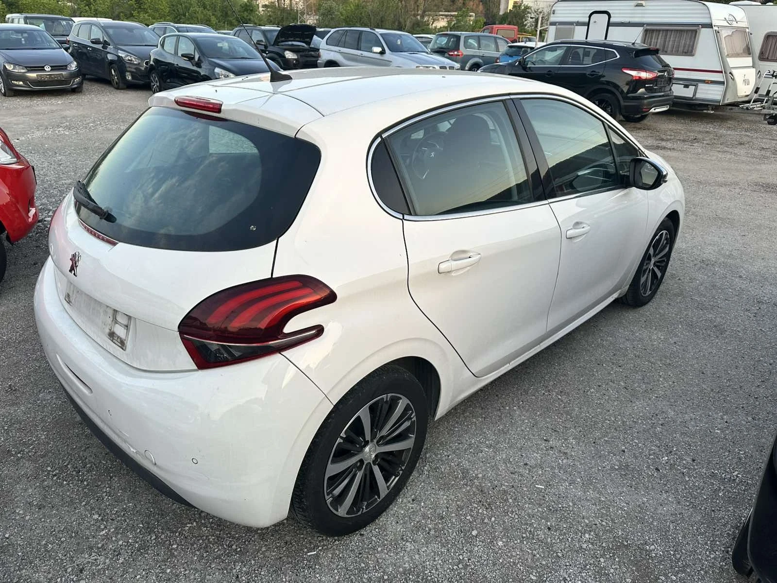 Peugeot 208 1.2, снимка 7 - Автомобили и джипове - 56591338