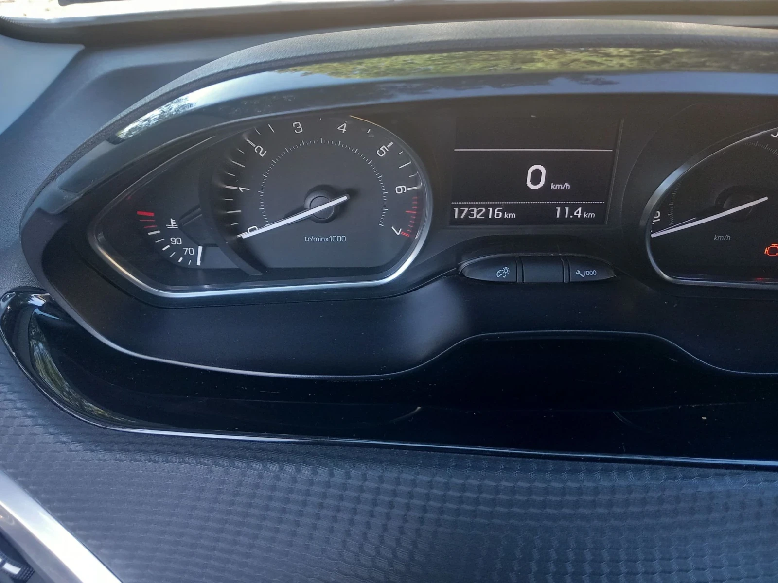 Peugeot 208 1.2, снимка 3 - Автомобили и джипове - 56591338