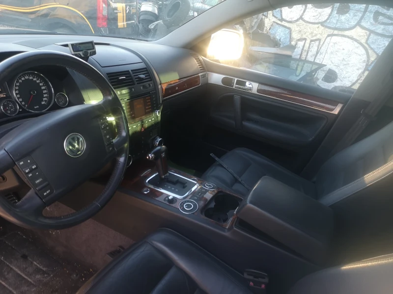 VW Touareg, снимка 8 - Автомобили и джипове - 47620968