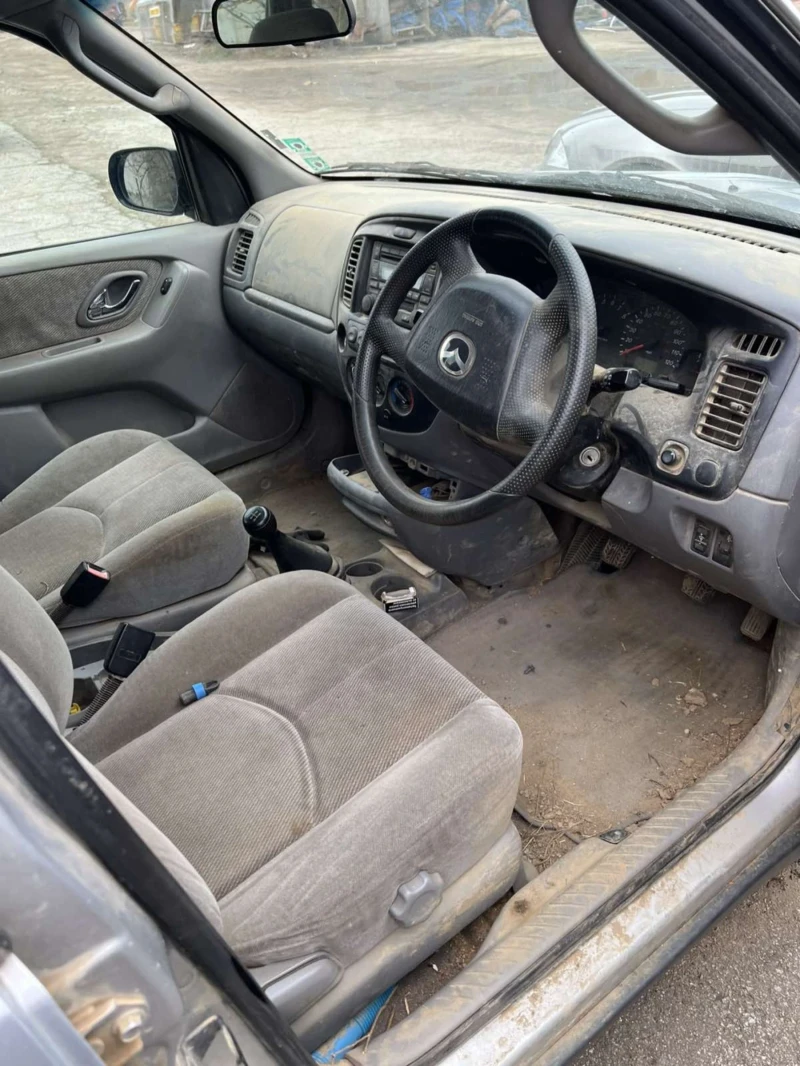 Mazda Tribute, снимка 5 - Автомобили и джипове - 51012955