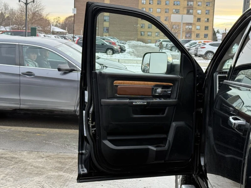 Dodge RAM 1500 Laramie Longhorn ПОДГРЕВ* ОБДУХВАНЕ* KEYLESS* , снимка 8 - Автомобили и джипове - 52835963