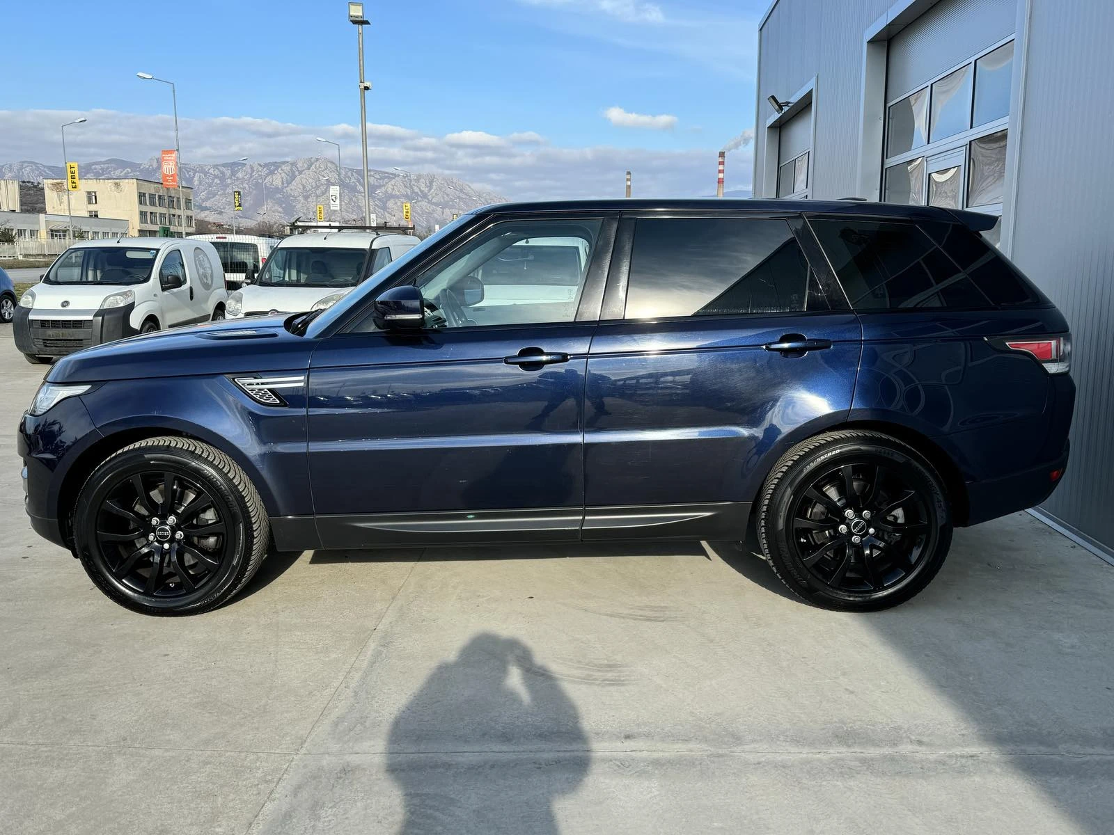 Land Rover Range Rover Sport d* 3.0* 250ps* 4x4* НАВИ* АВТОМ* ПАРТ* КАМЕРА*  - изображение 2