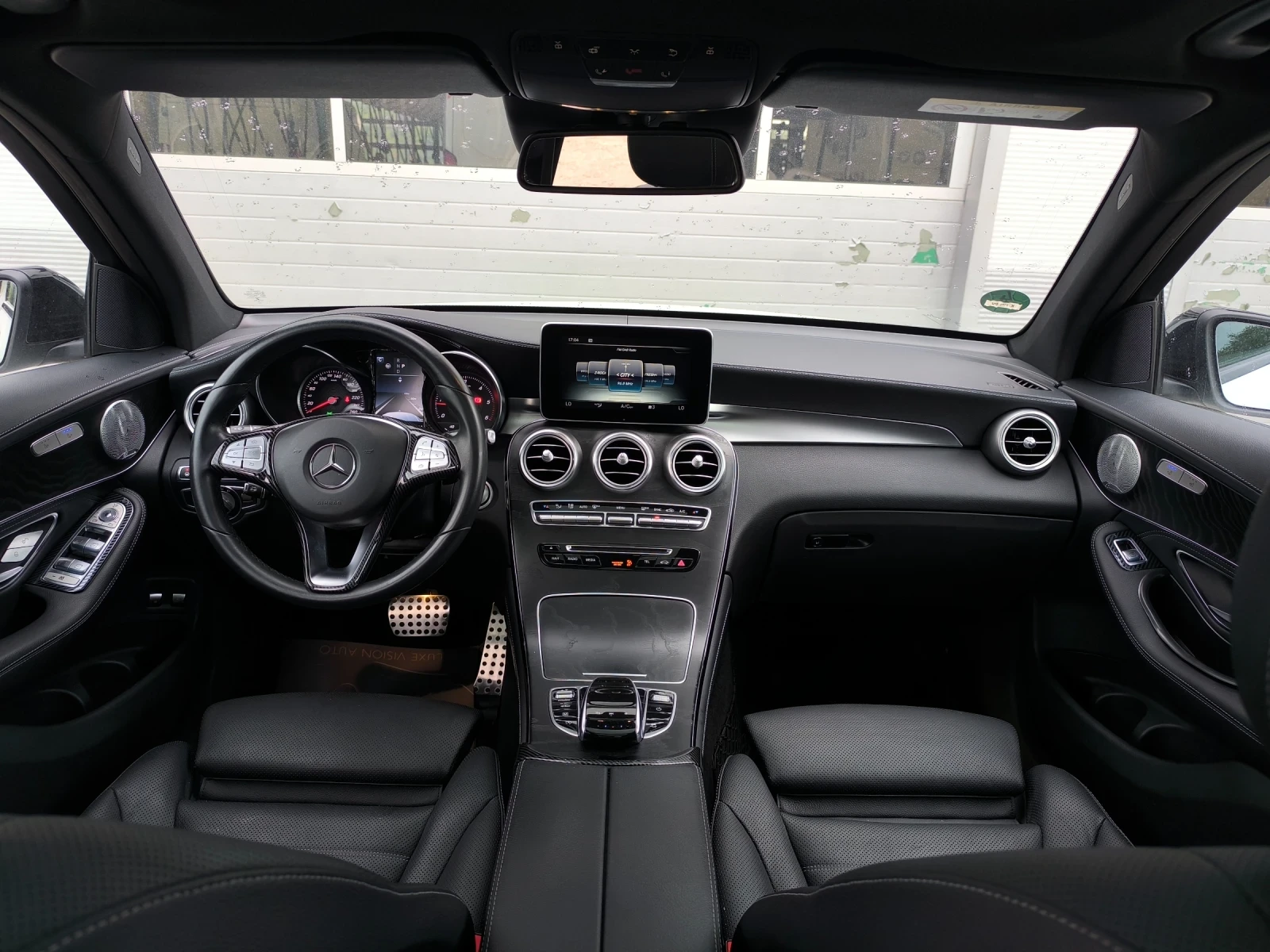 Mercedes-Benz GLC 250 D* AMG* PANORAMA* 4M* 9G* HOLLAND* FULL, снимка 16 - Автомобили и джипове - 54947535