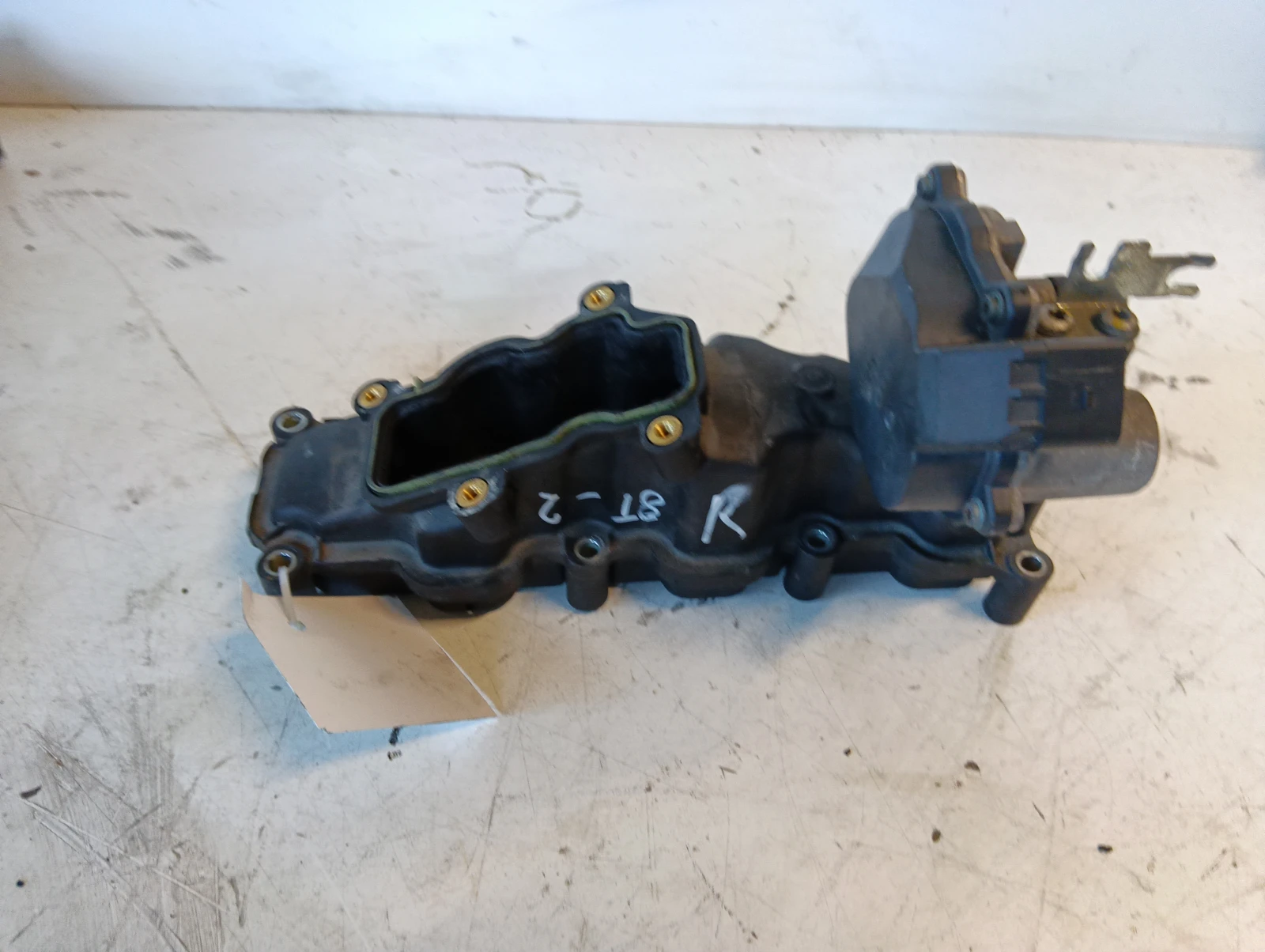 всмукателен колектор 3.0 TDI ДЕСЕН 059129712BH 059129086L Audi A5
