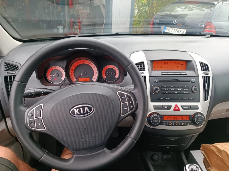 Kia Ceed 1.4 Перфектна, снимка 9 - Автомобили и джипове - 47426784