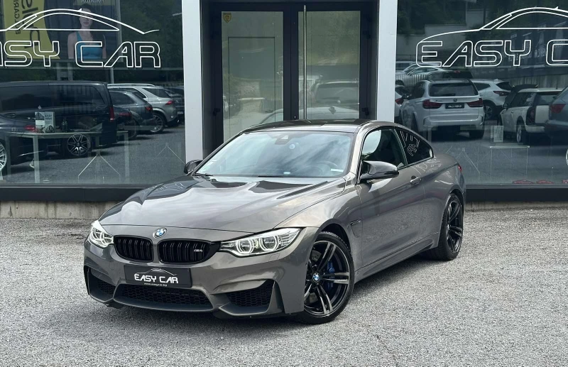 BMW M4  /  camera