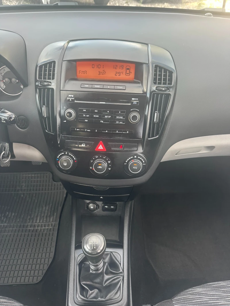 Kia Ceed 1.6CRDI 90kc, снимка 12 - Автомобили и джипове - 51109258