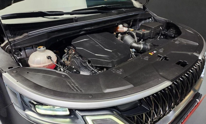 Kia Carnival, снимка 6 - Автомобили и джипове - 51957068