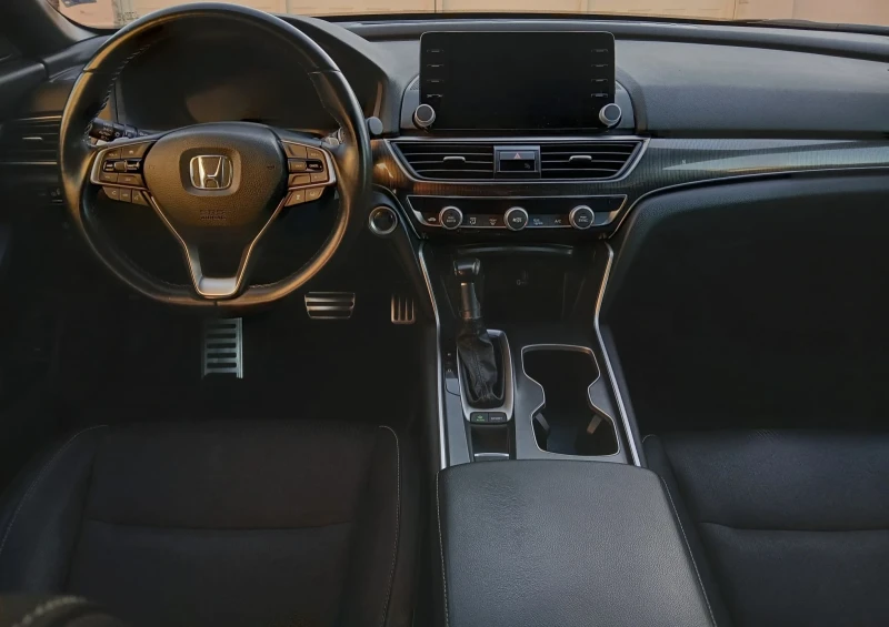 Honda Accord 1.5T Sport, снимка 8 - Автомобили и джипове - 52083169