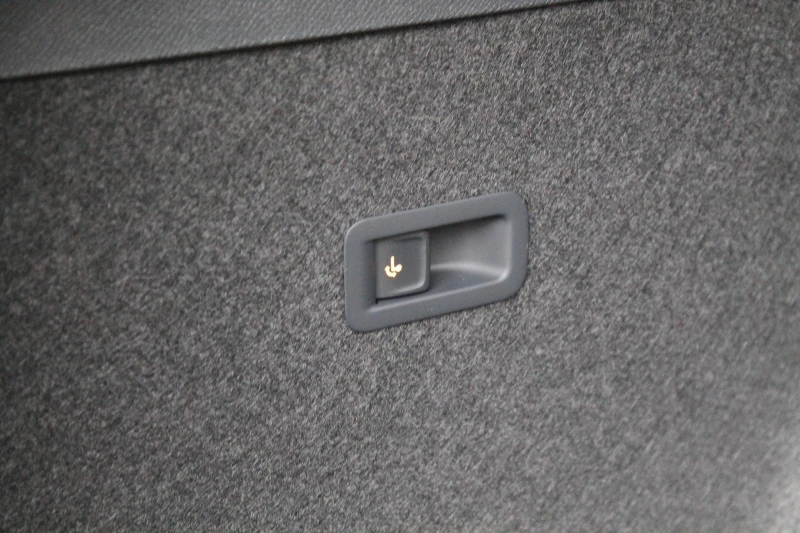 Cupra Formentor VZ* 333HP* FACE* PANO* MEMORY* DISTR* CAM* KEYLESS, снимка 15 - Автомобили и джипове - 52469992