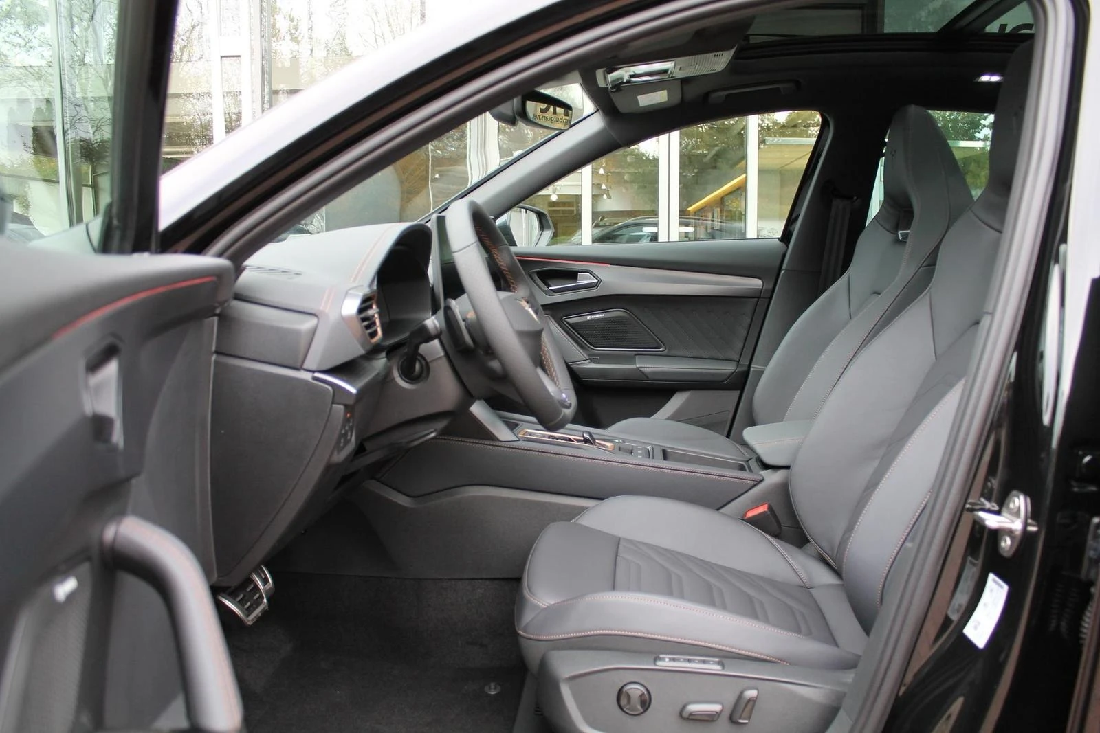 Cupra Formentor VZ* 333HP* FACE* PANO* MEMORY* DISTR* CAM* KEYLESS - изображение 7