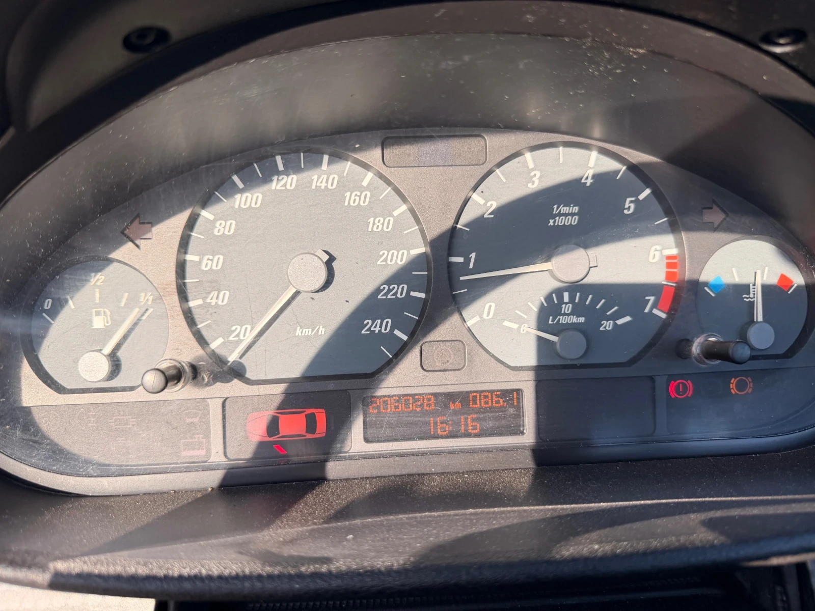 BMW 318, снимка 12 - Автомобили и джипове - 53828894