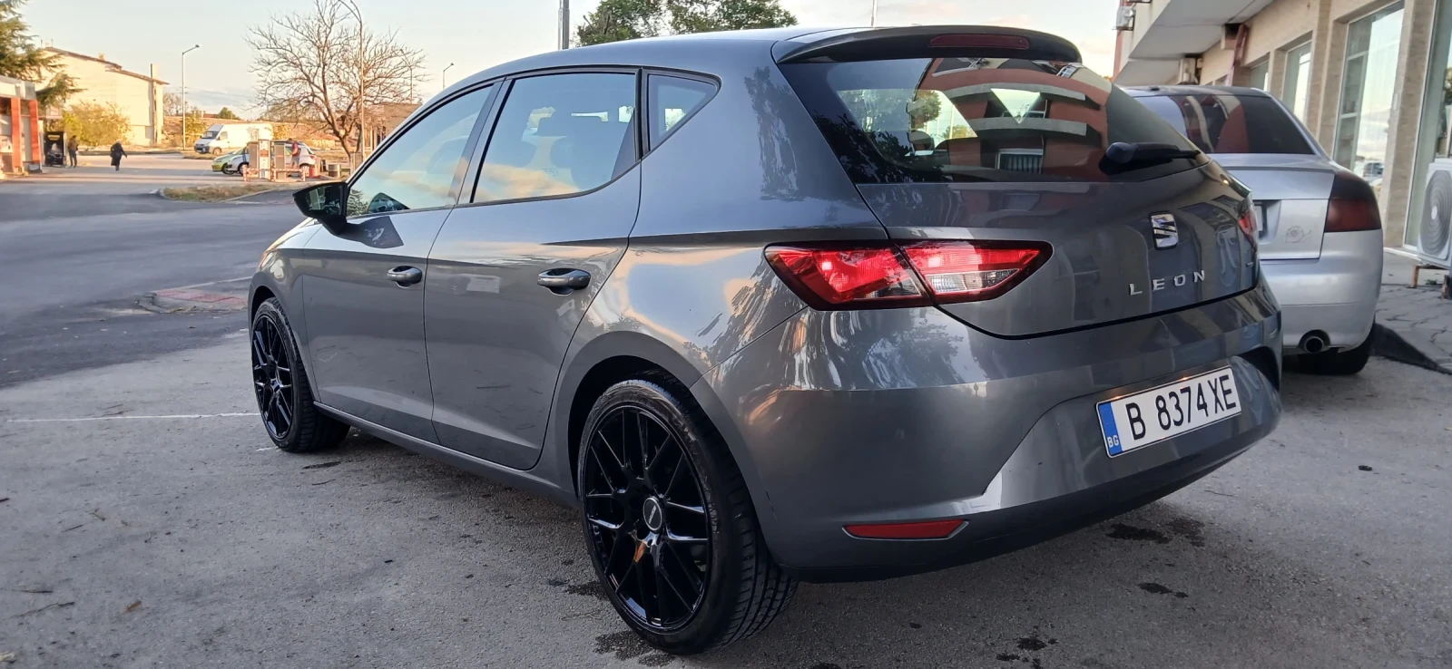 Seat Leon, снимка 4 - Автомобили и джипове - 54257393