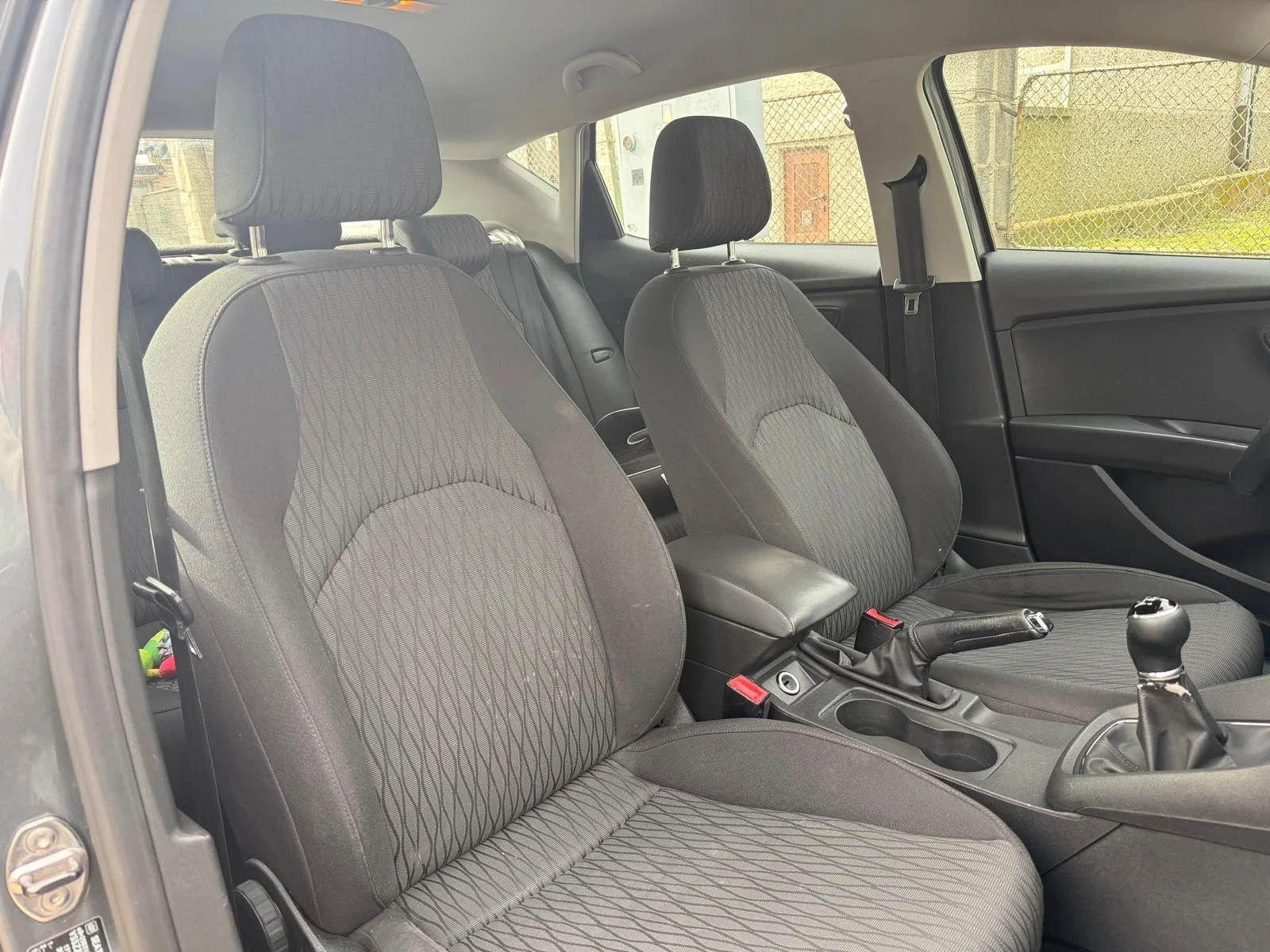 Seat Leon, снимка 11 - Автомобили и джипове - 54257393