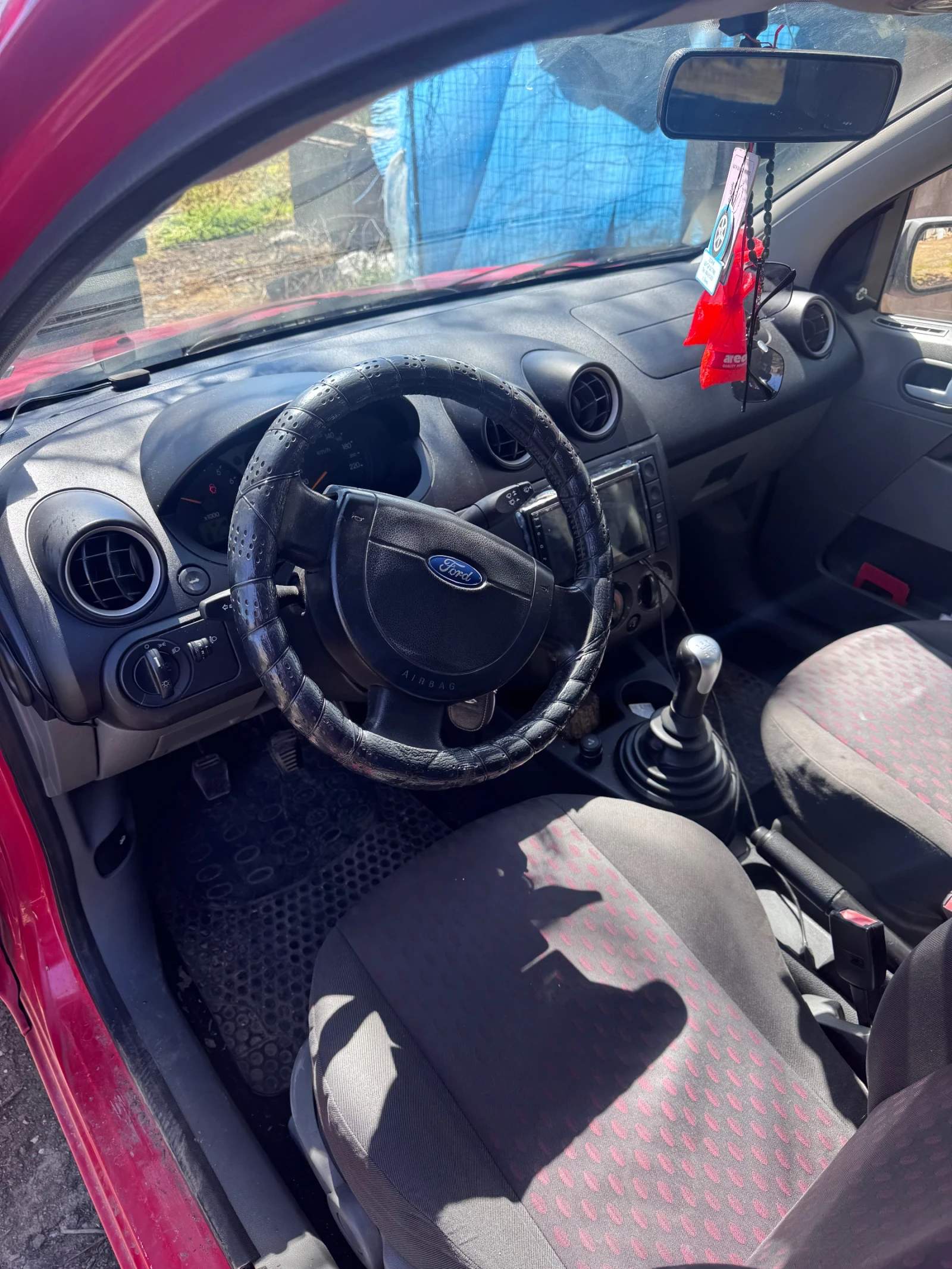 Ford Fiesta 1.4, снимка 3 - Автомобили и джипове - 54491330