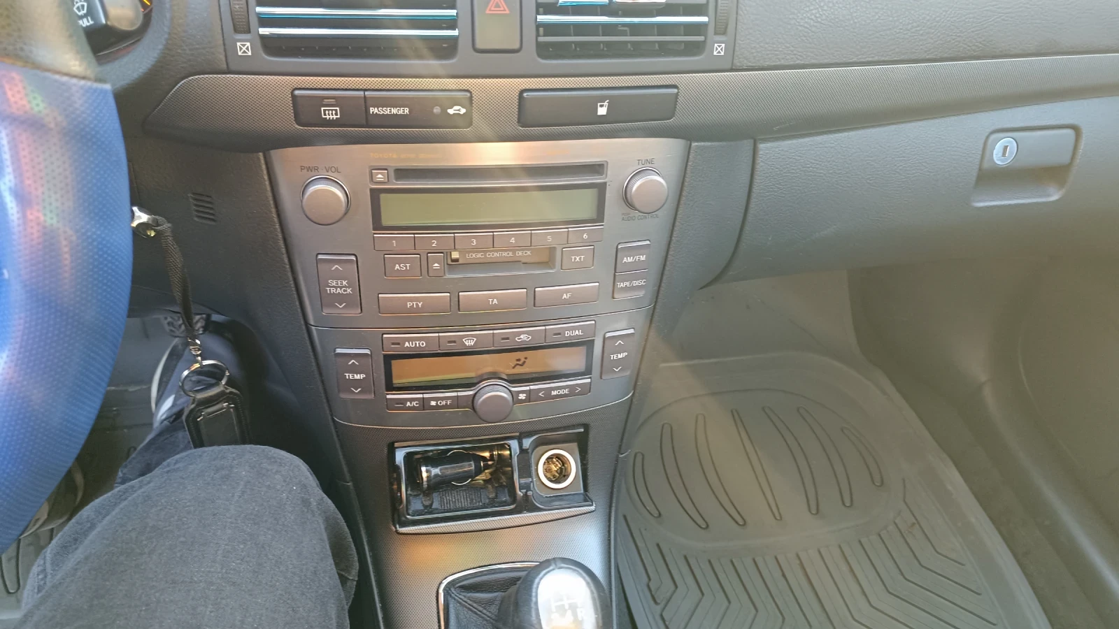 Toyota Avensis 2000.VVT, снимка 5 - Автомобили и джипове - 54602364