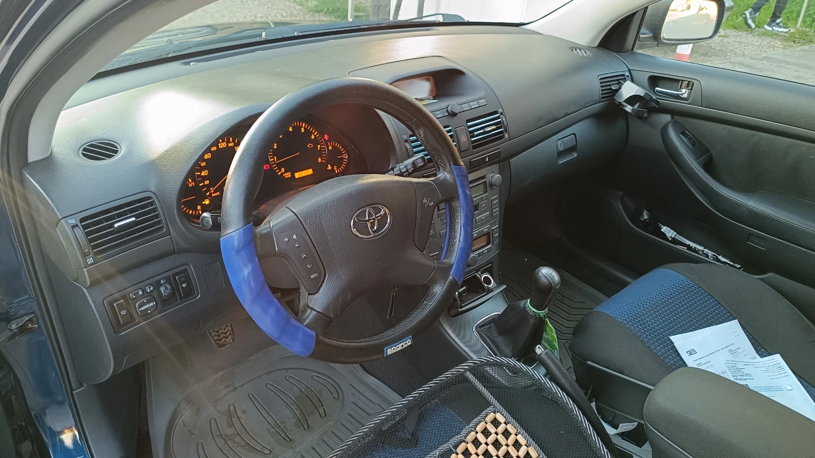 Toyota Avensis 2000.VVT, снимка 11 - Автомобили и джипове - 54602364