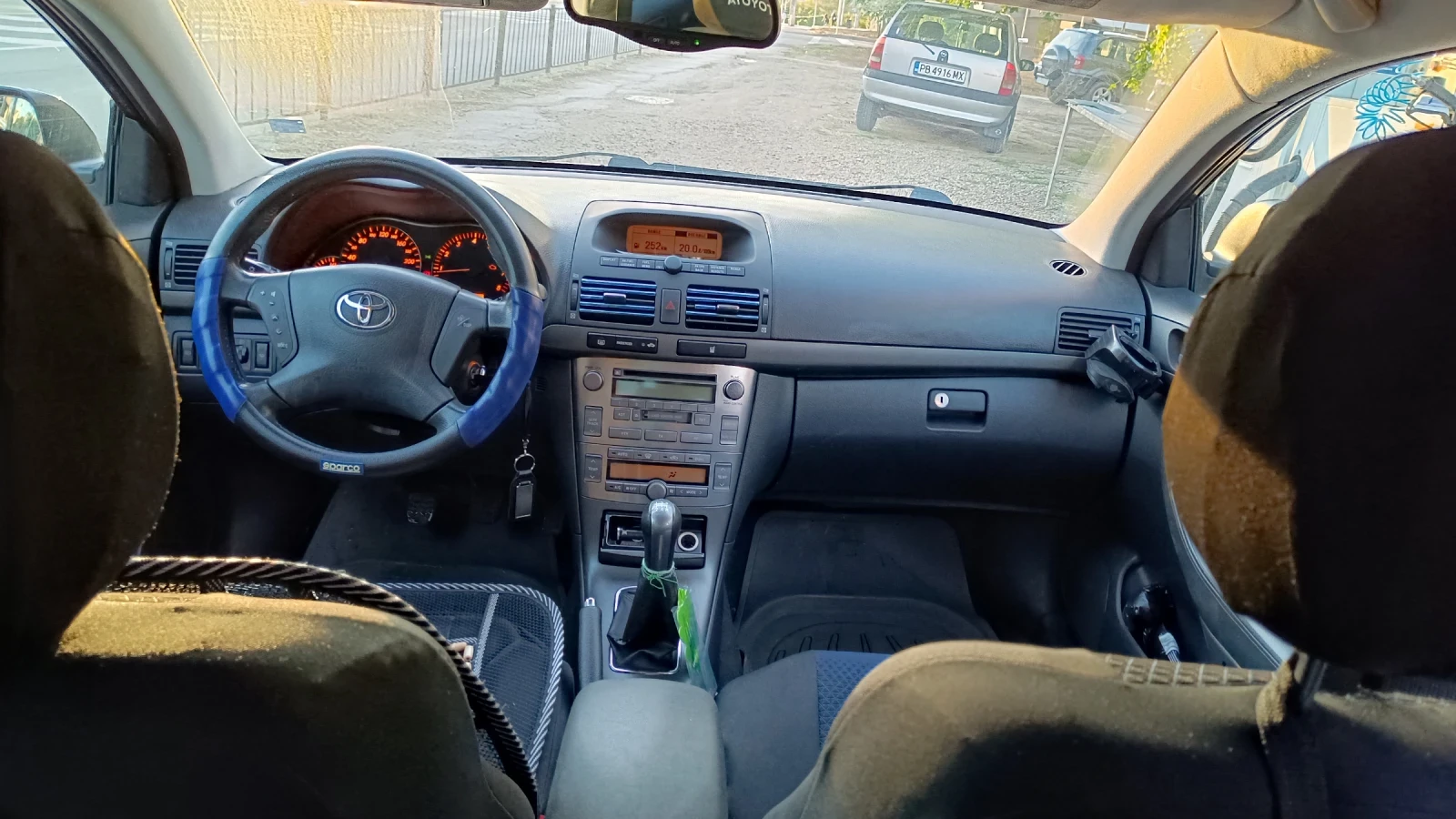 Toyota Avensis 2000.VVT, снимка 8 - Автомобили и джипове - 54602364