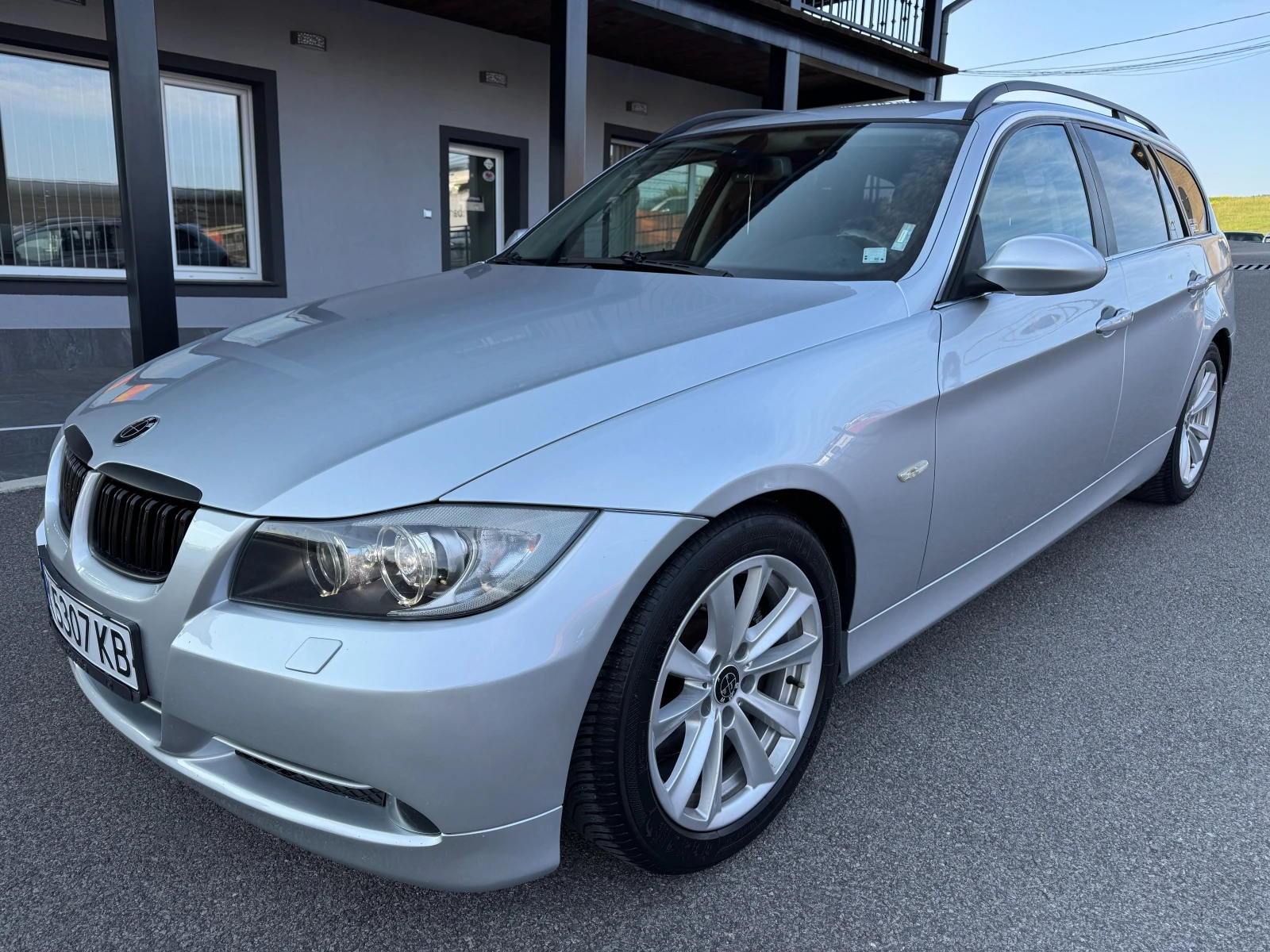 BMW 330 X-DRIVE * ПЕРФЕКТНО СЪСТОЯНИЕ* ОБСЛУЖЕН* XENON* 