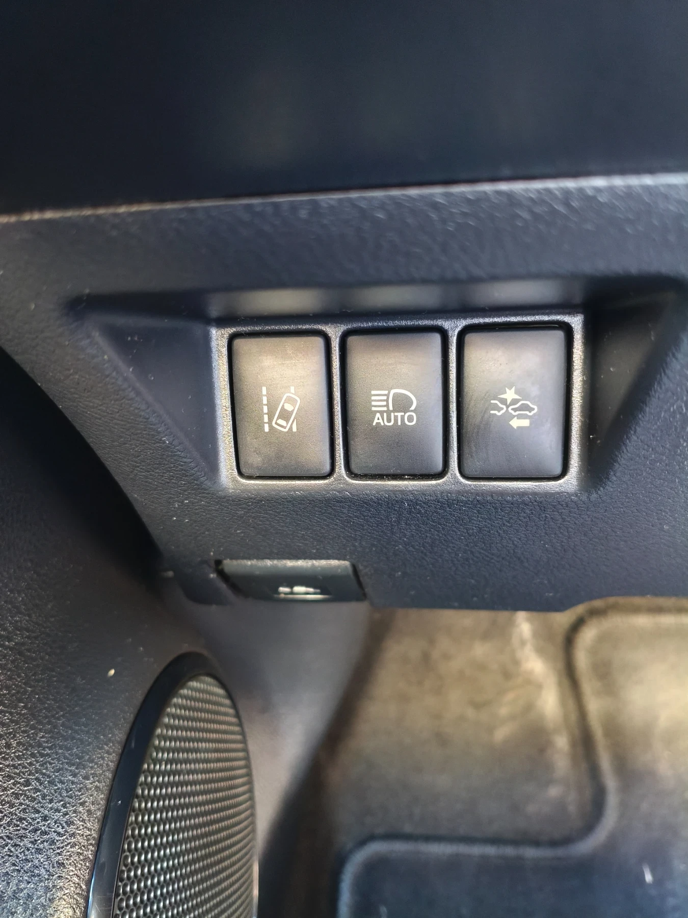 Toyota Yaris Hibrid , снимка 11 - Автомобили и джипове - 55511300
