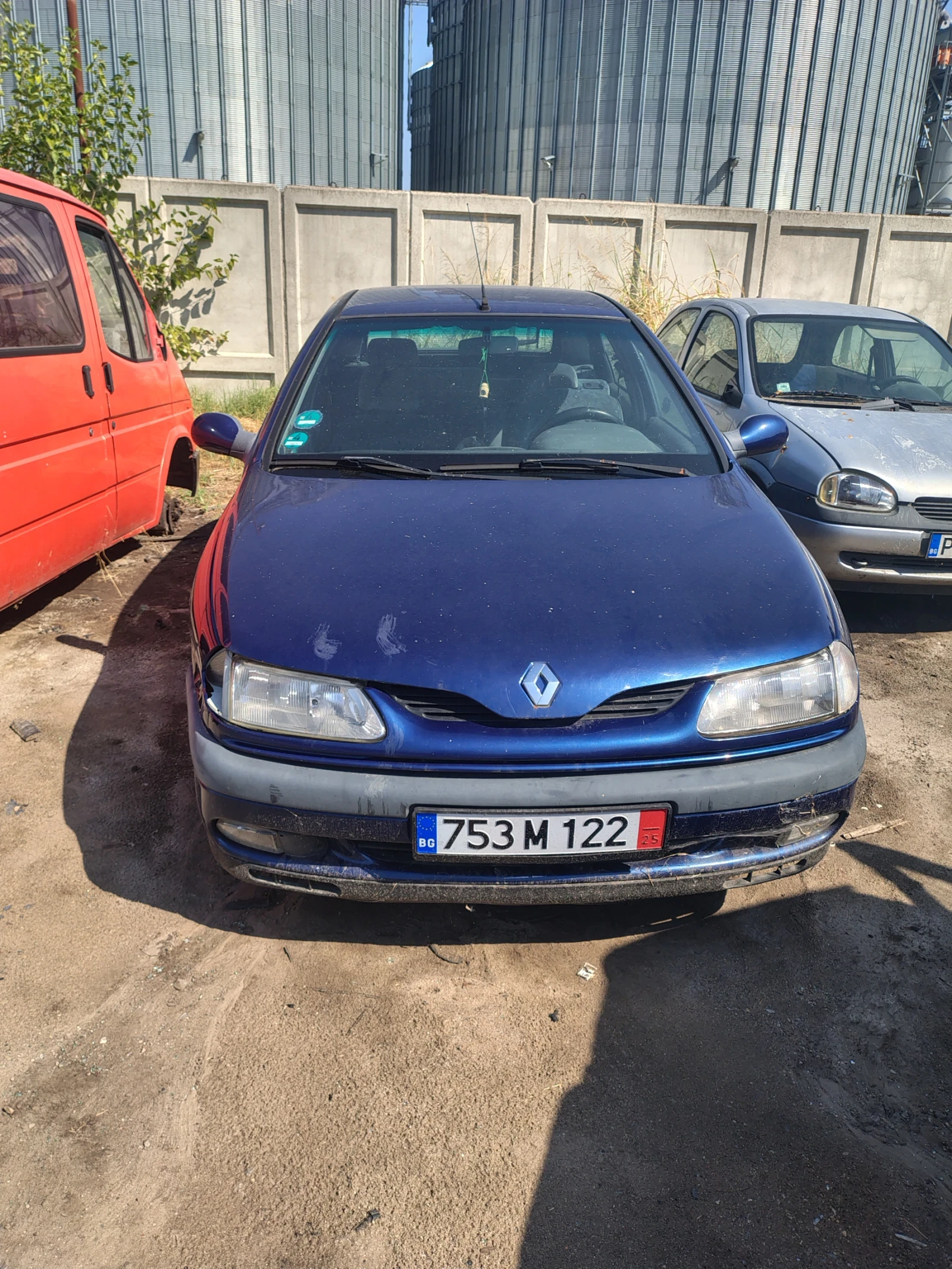 Renault Laguna 1.8, снимка 3 - Автомобили и джипове - 55801416