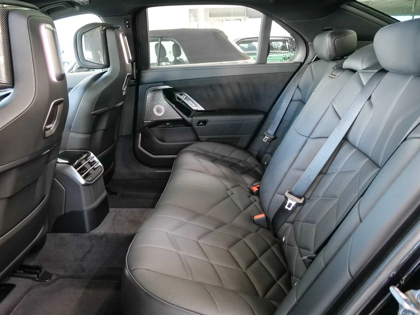 BMW 740 FACELIFT XDRIVE M-SPORT-PRO B&W PANORAMA , снимка 16 - Автомобили и джипове - 55968106