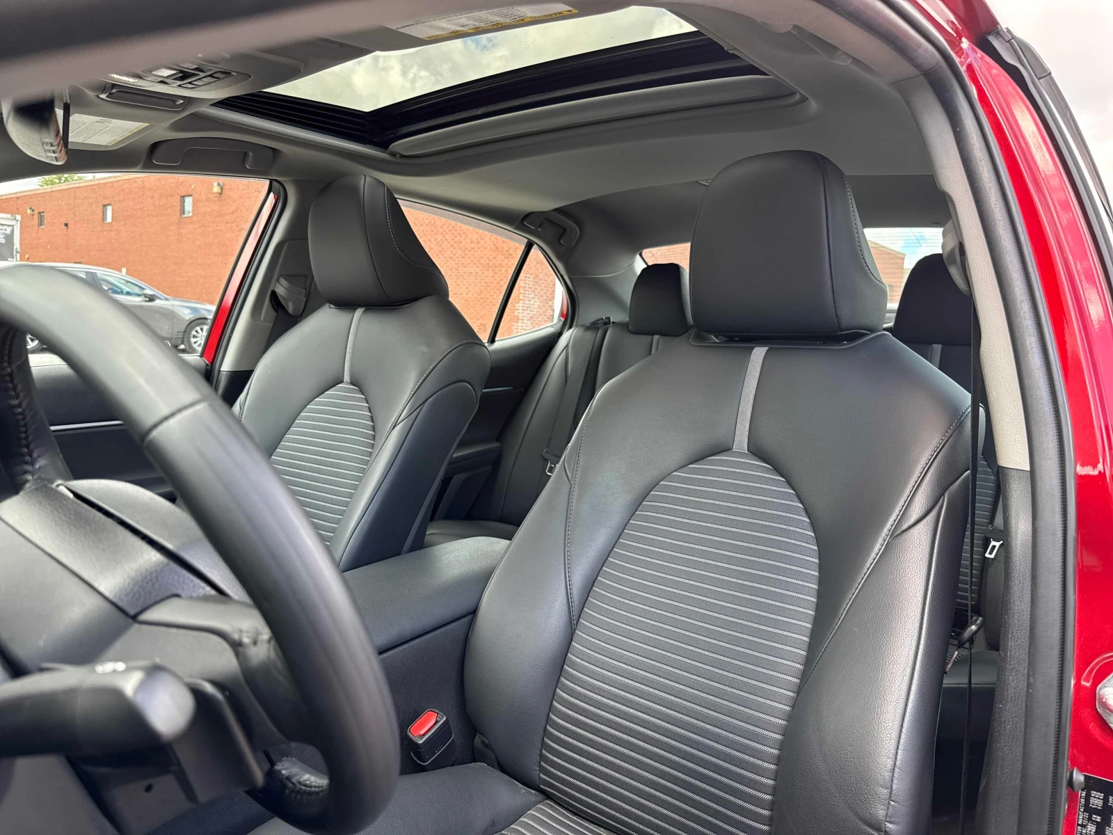 Toyota Camry * Hybrid SE Auto * АВТОКРЕДИТ БЕЗ ПЪРВОНАЧАЛНА* , снимка 12 - Автомобили и джипове - 55976201