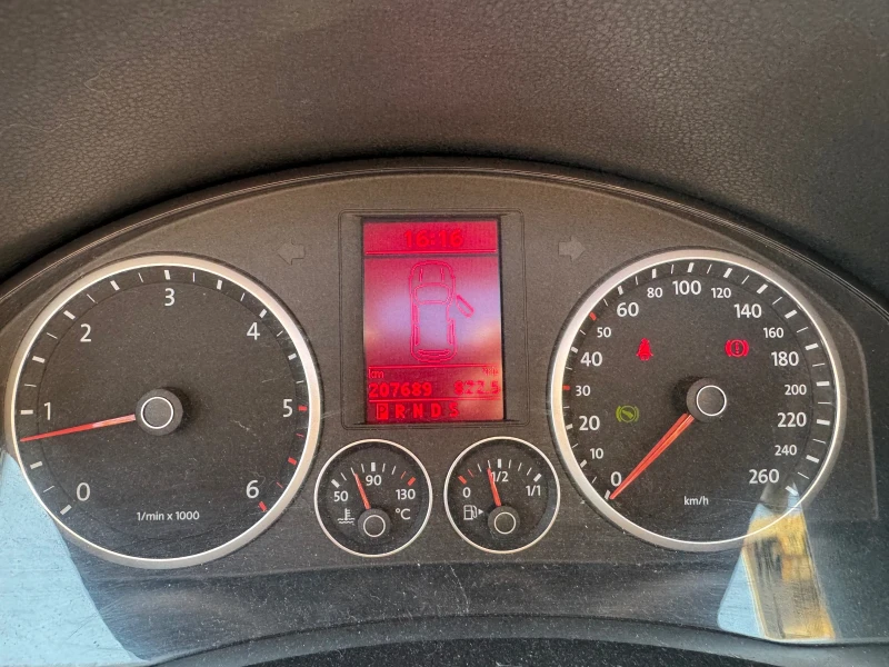 VW Tiguan, снимка 10 - Автомобили и джипове - 52351924