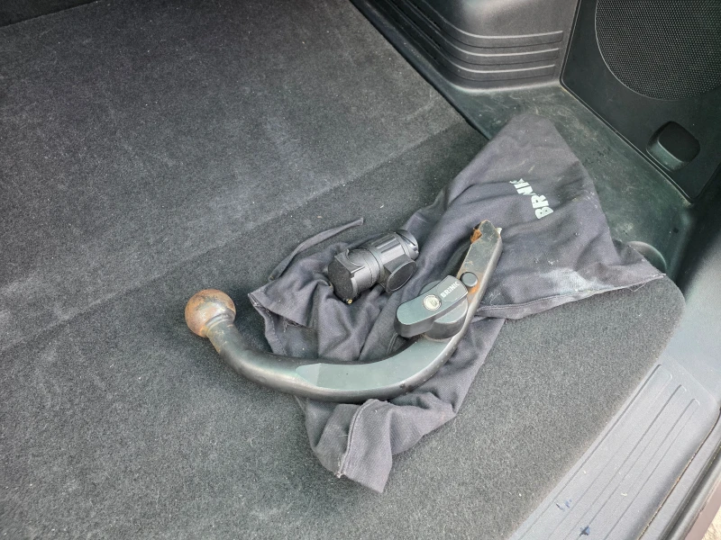 Hyundai IX35 2.0 CRDI 4WD, снимка 12 - Автомобили и джипове - 52388158