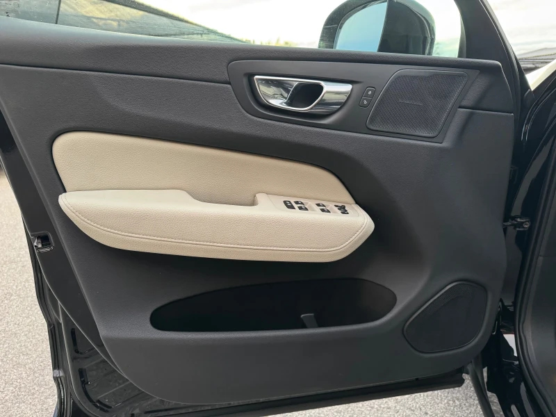 Volvo XC60 2.0D-D4-AWD-HARMAN KARDON-BLIND SPOT-PILOT ASSIST, снимка 8 - Автомобили и джипове - 52506542