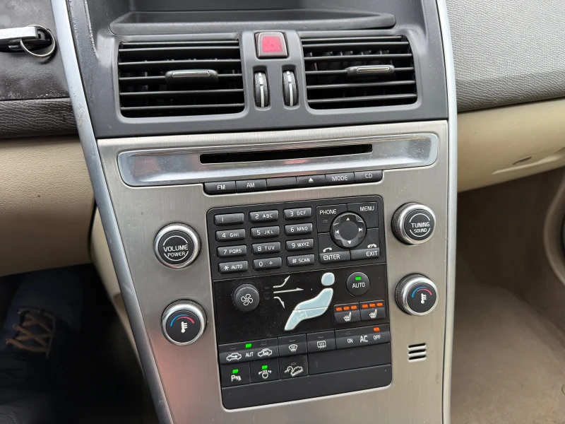 Volvo XC60 * D5* 185HP* AWD* SUMMUM* РЪЧКА* , снимка 12 - Автомобили и джипове - 53105979