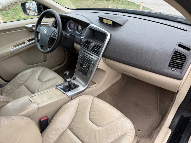 Volvo XC60 * D5* 185HP* AWD* SUMMUM* РЪЧКА* , снимка 11 - Автомобили и джипове - 53105979