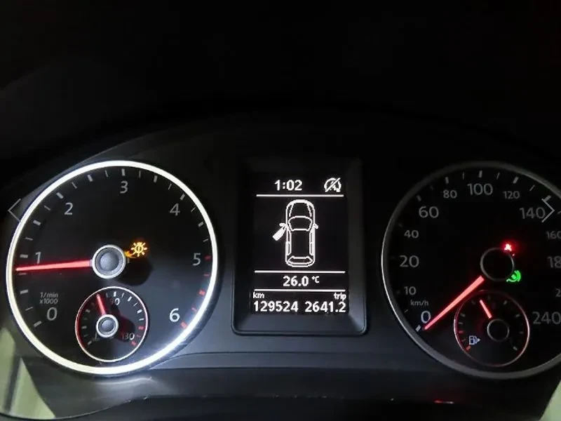 VW Tiguan 2.0 Tdi Comfort 5N, снимка 9 - Автомобили и джипове - 56112707