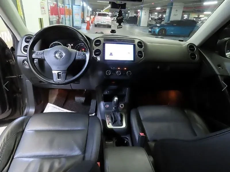 VW Tiguan 2.0 Tdi Comfort 5N, снимка 10 - Автомобили и джипове - 56112707
