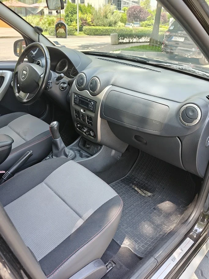 Dacia Duster 1.6 LPG, снимка 7 - Автомобили и джипове - 56204706