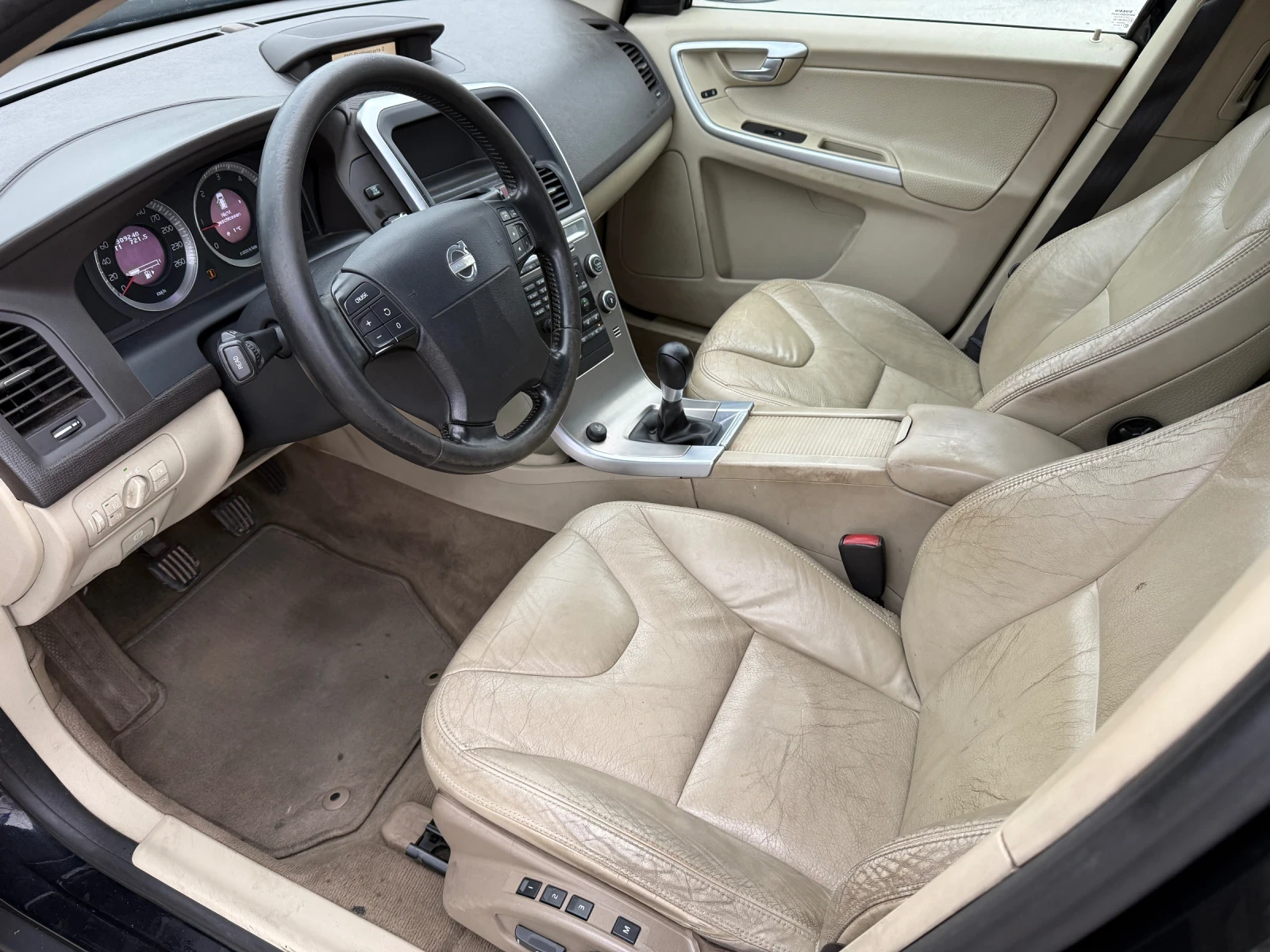 Volvo XC60 * D5* 185HP* AWD* SUMMUM* РЪЧКА*  - изображение 7