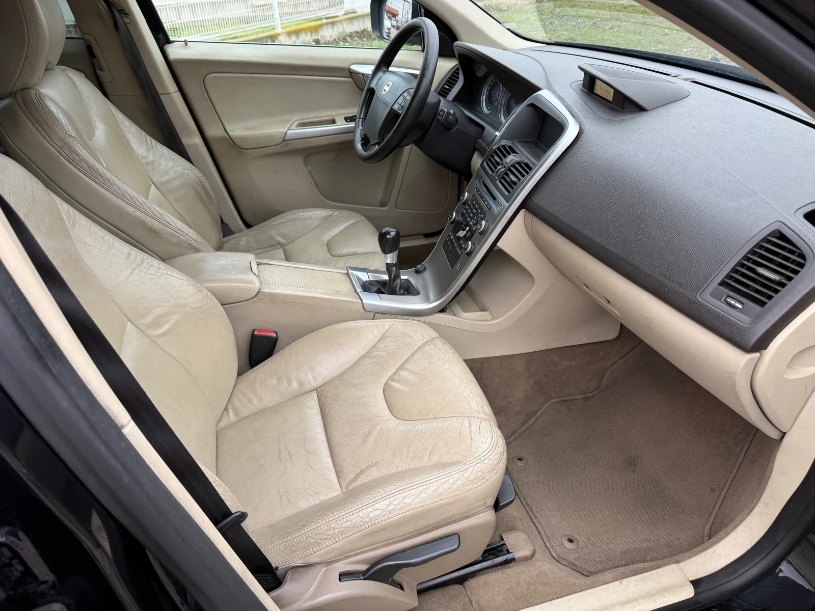 Volvo XC60 * D5* 185HP* AWD* SUMMUM* РЪЧКА*  - изображение 10