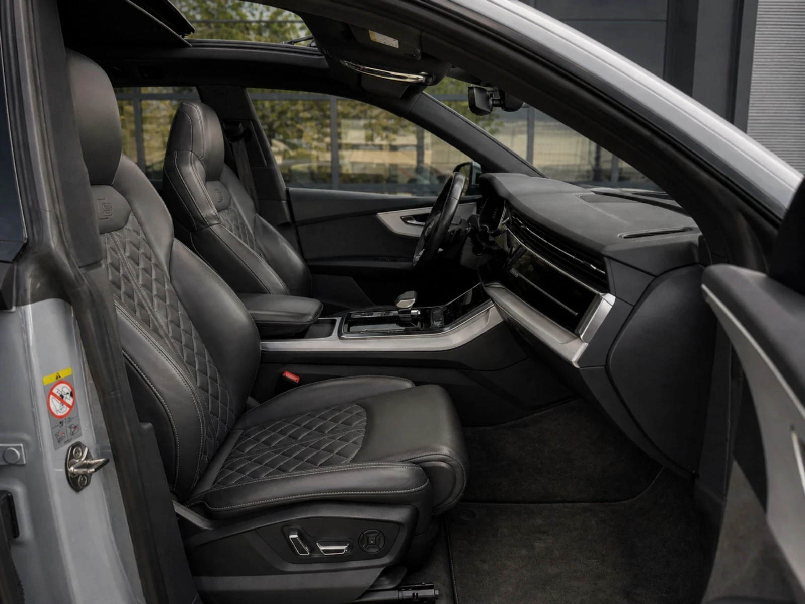 Audi SQ8 ОЧАКВАН ВНОС Audi SQ8 EXCLUSIVE* CAM* PANO* , снимка 8 - Автомобили и джипове - 54378574